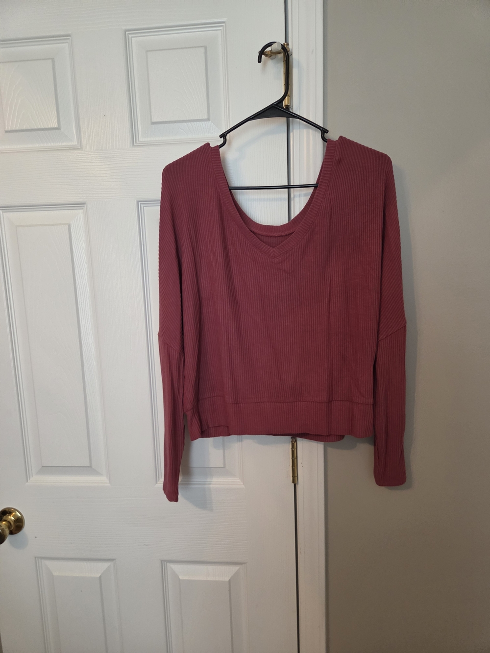 Ribbed V-Neck Women's Top in Mauve Pink